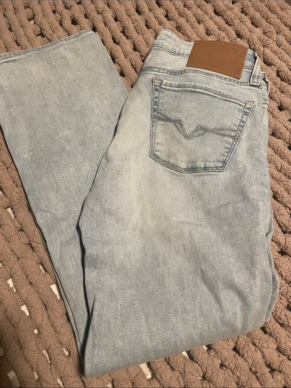Guess Men’s Light Wash Lincoln Slim Straight Denim Jeans 30x30